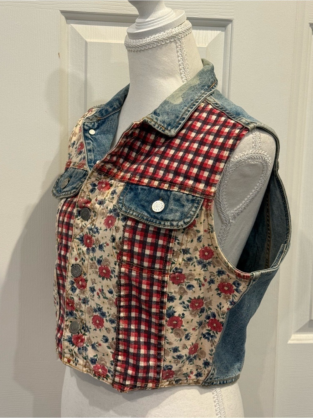 Vintage Patchwork Denim Vest Floral Plaid Western Boho USA - Picture 6 of 8